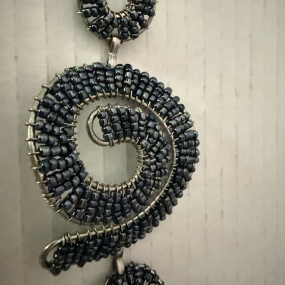 Beautiful Ladies Silver Swirl Black Beaded Bracelet with Toggle Clasp T tymus4 ( - Picture 2 of 10